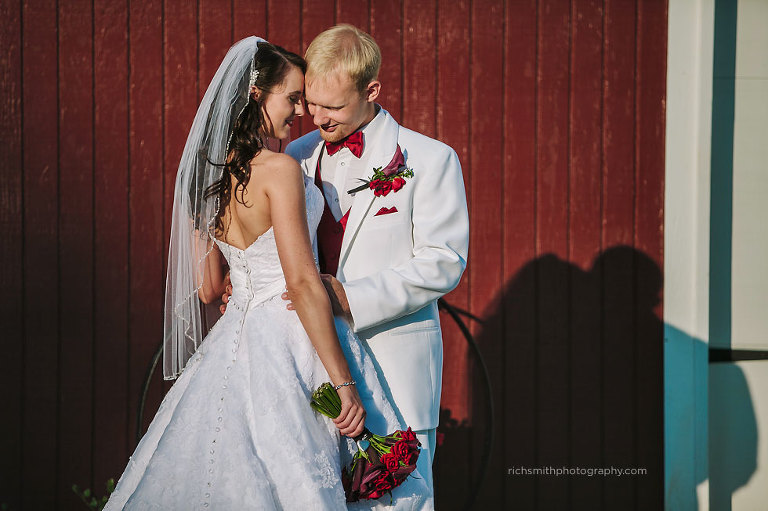 Bride and groom in front of a barn near Birmingham, Al.
