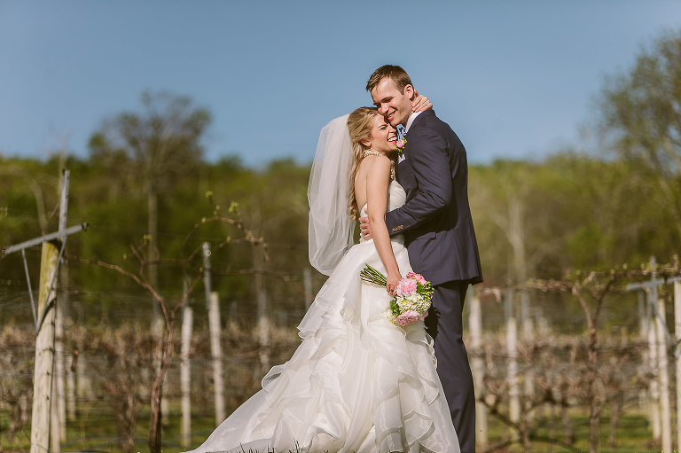 wedding day, bride and groom, vineyard, portrait