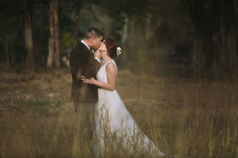 bride and groom, wedding day, barn wedding, kissing