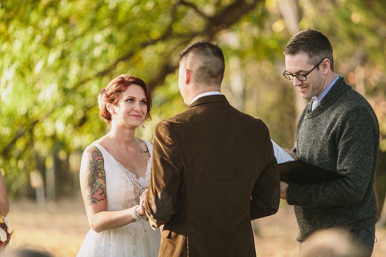 wedding day, bride and groom, outdoor ceremony, barn wedding 