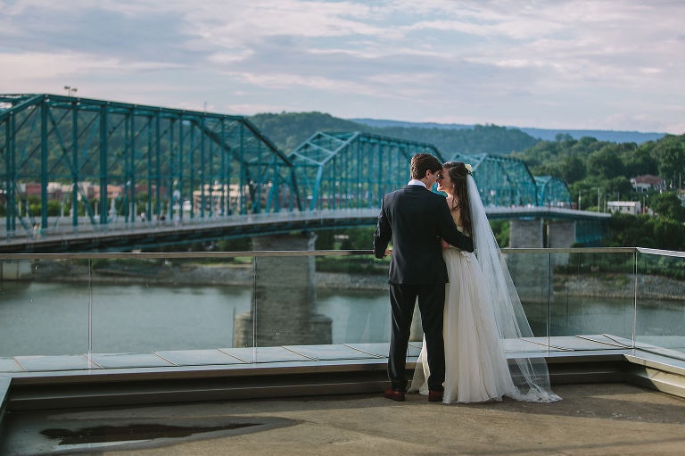 bride and groom, wedding day, walking bridge, chattanooga, hunter museum