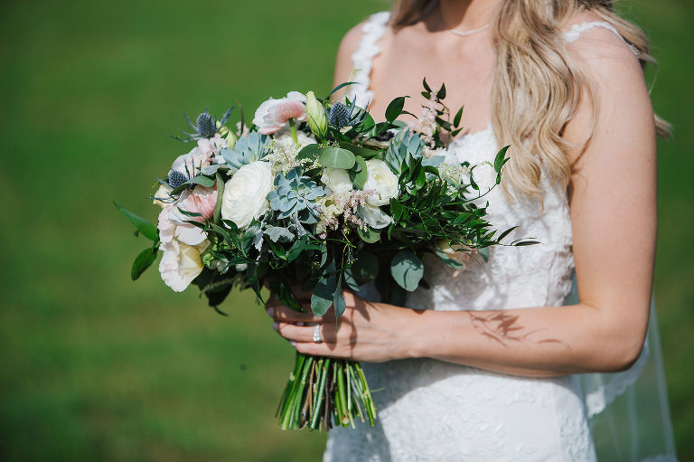 bride holding bouquet