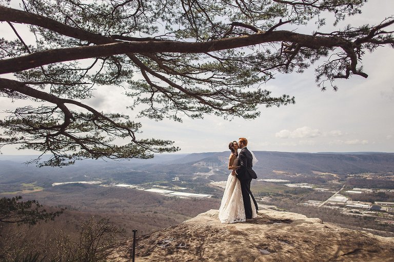 bride and groom scenic photo on lookout mountain 