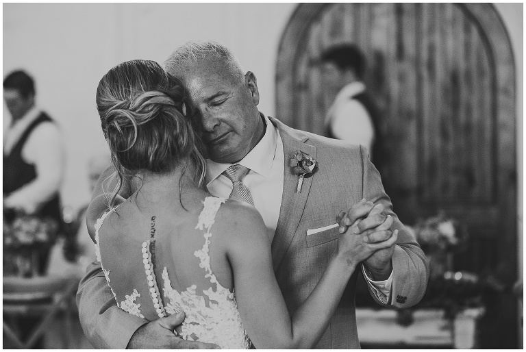 bride dance with her father 