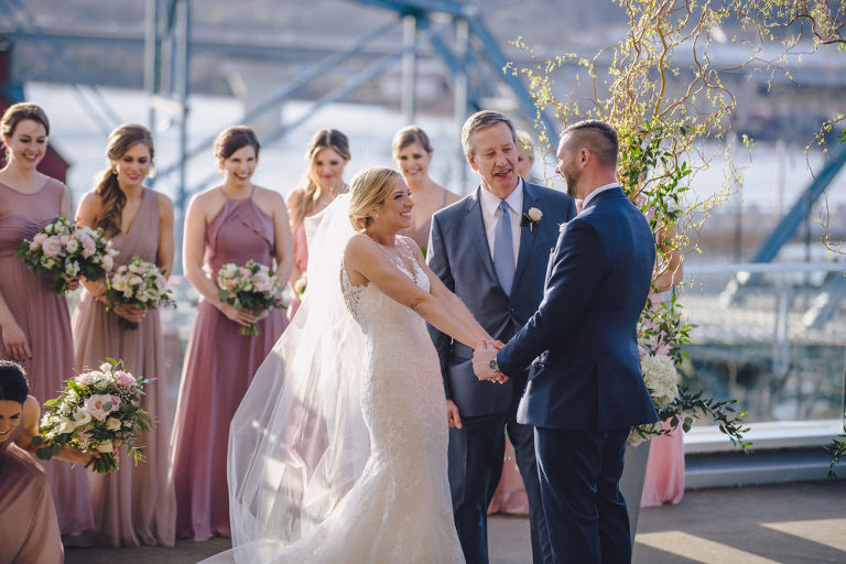 wedding ceremony at hunter museum