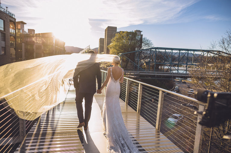 bride and groom glass bridge chattanooga 