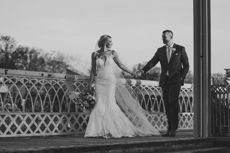 bride and groom walnut street bridge chattanooga